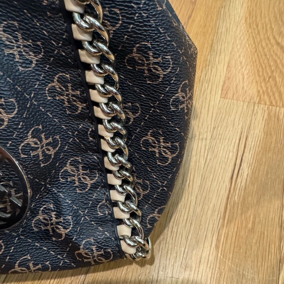GUESS Confidential Chain Retro Satchel bag GREAT CONDITION